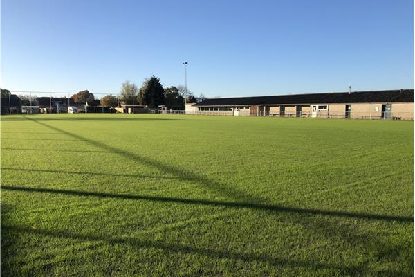 Aménagement terrains de football naturel, arrosage, éclairage et abords - Sportinfrabouw NV